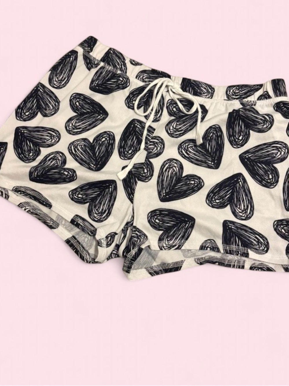 Kikit Women’s Black Heart Print Lounge Shorts - L